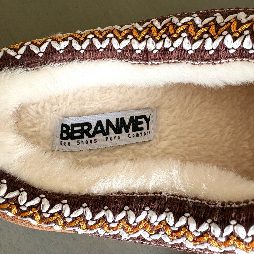 Beranmey Platform Brown Slippers Cozy Fuzzy Lining Women Sz 7-8  NEW - Picture 10 of 14